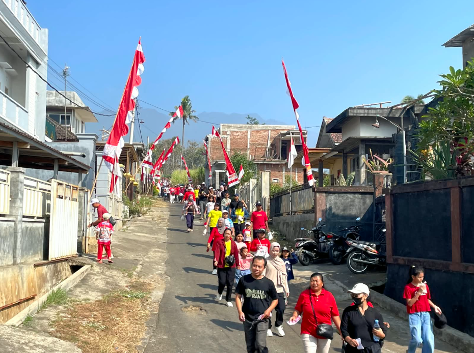 
                                                Kegiatan Jalan Sehat Bersama Warga Desa Sukodadi                                                - Foto
                                                4                                            