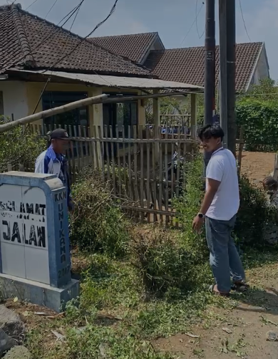 
                                            kegiatan cat pal perbatasan desa sukodadi wagir                                            Foto
                                            4                                        