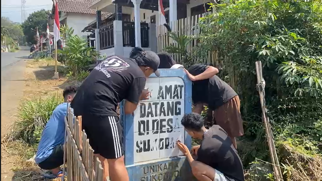 
                                            kegiatan cat pal perbatasan desa sukodadi wagir                                            Foto
                                            2                                        