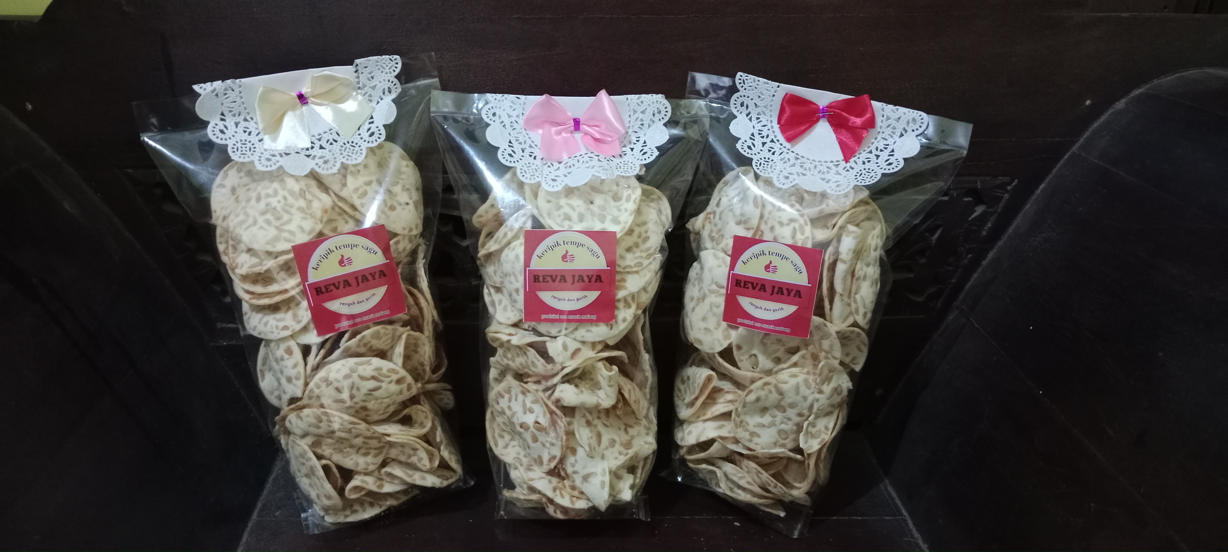 
                                                    Kripik tempe sagu                                                    - foto
                                                    3                                                