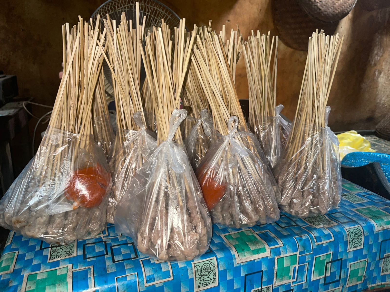 
                                                    Adonan bakso                                                    - foto
                                                    2                                                